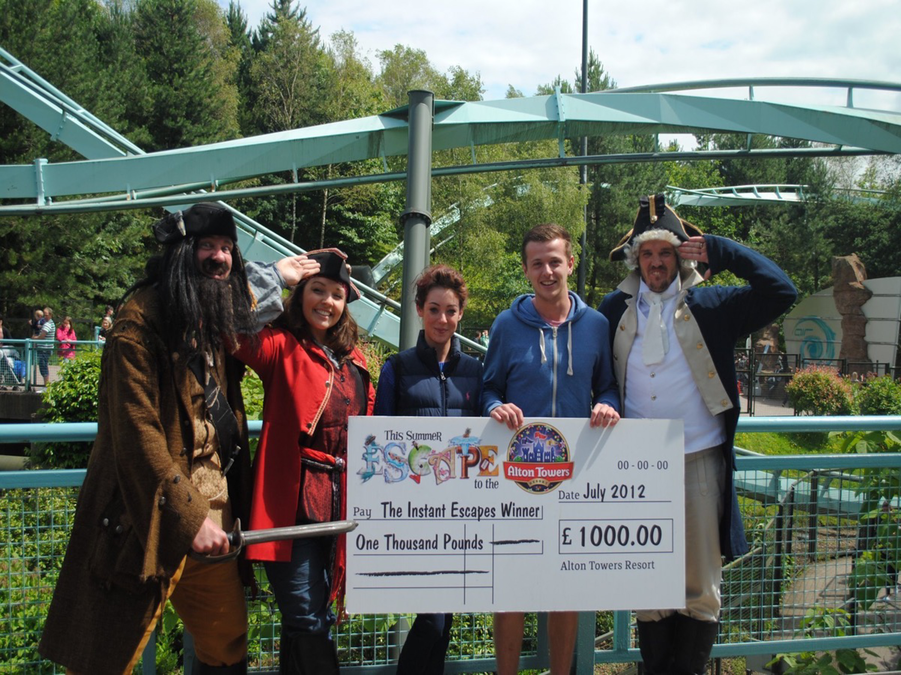 Alton Towers gives away £1000 to lucky guests
