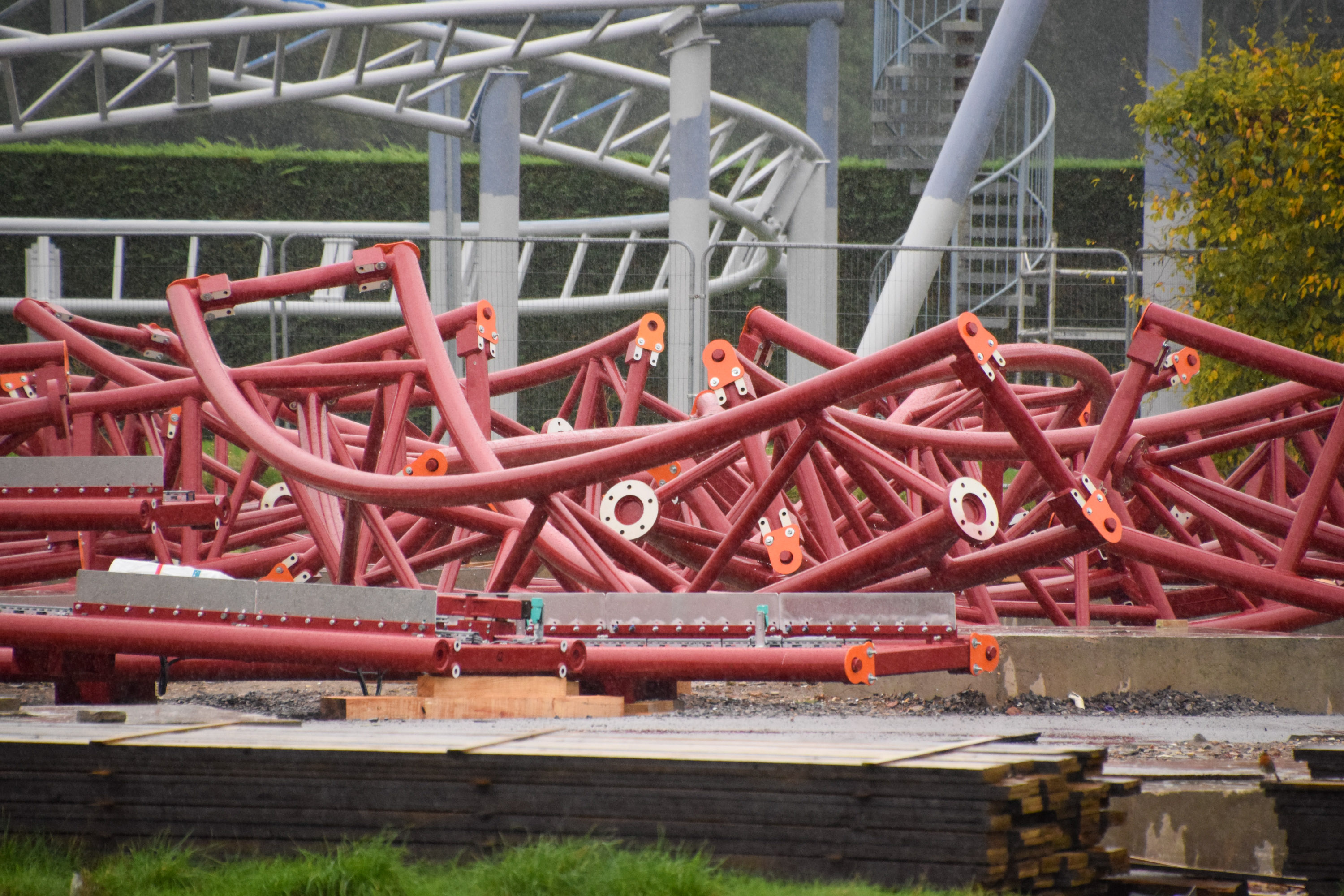 Drakon Track Delivered and Raven Repaint Underway — Valgard at Paultons Park Is Looking Epic