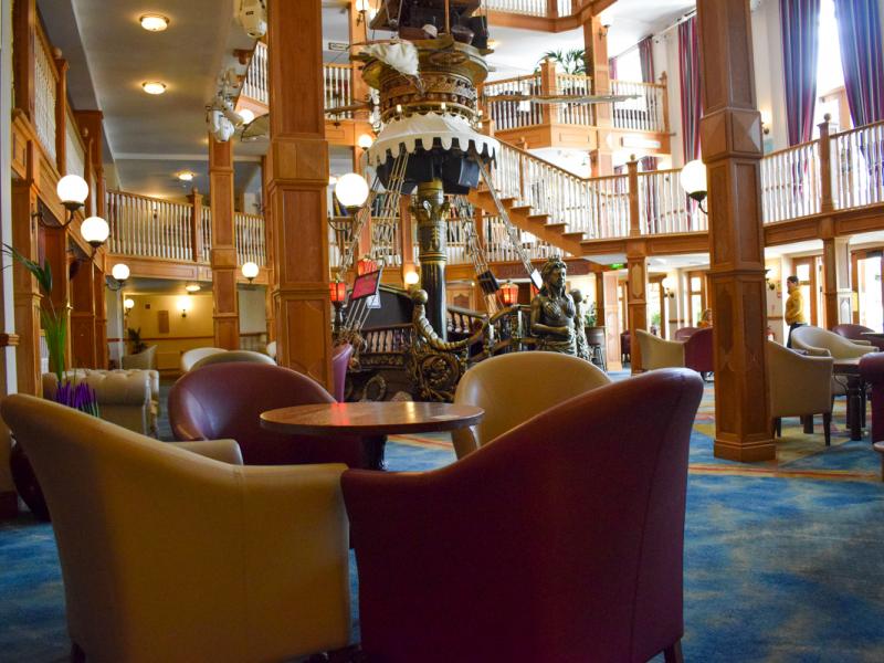 Alton Towers Hotels Table Service